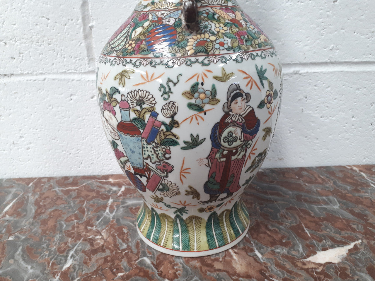 Antique 19th Century Chinese export hand-painted Qing Dynasty vase. Chien-Lung base. Rego mark to (1736-1795)