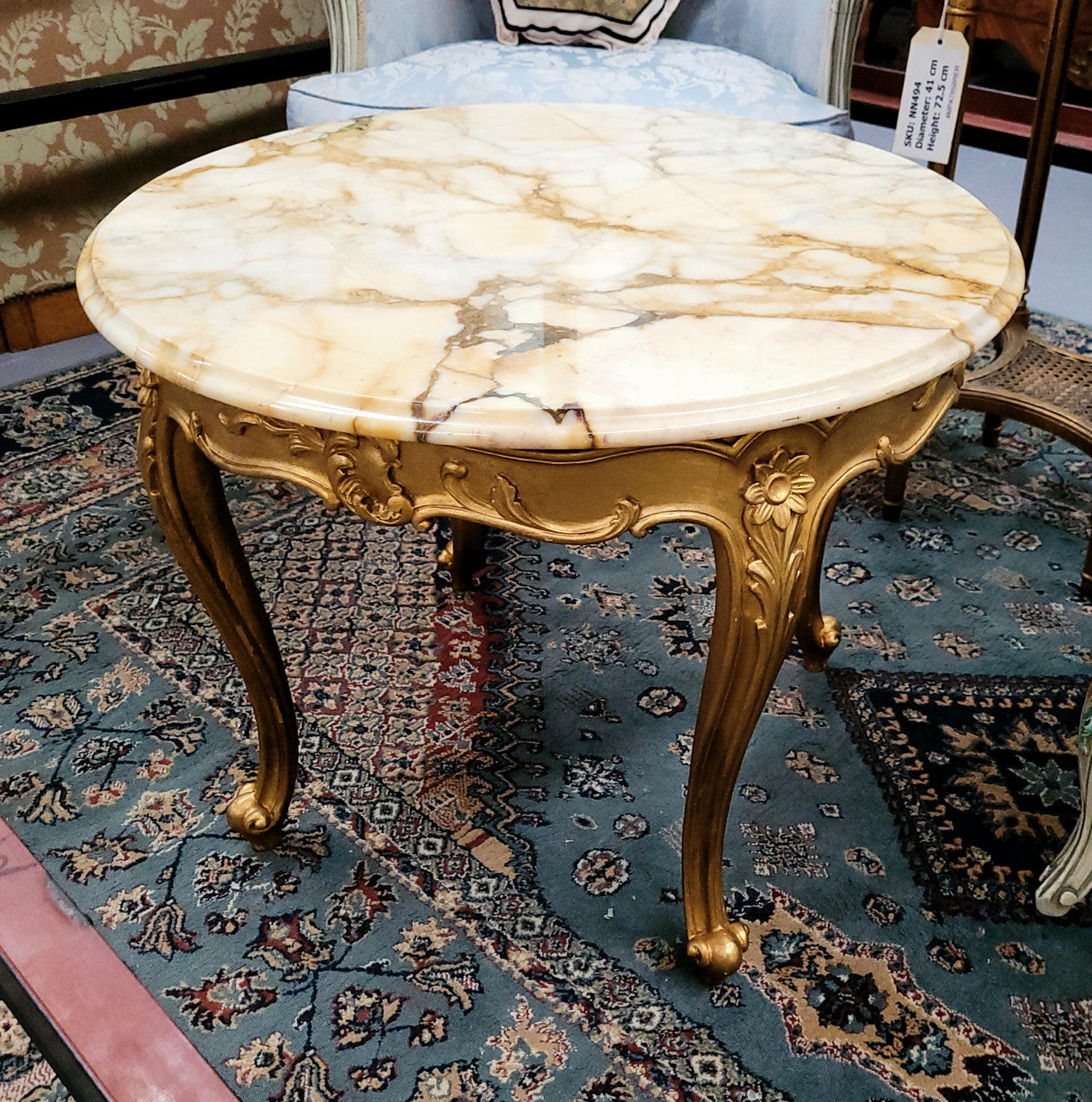 French Louis XV style gilt wood marble top coffee table or side table. It has been sourced from France and is in good original detailed condition.