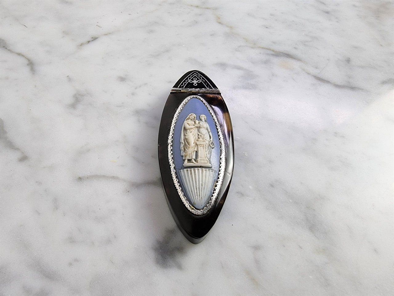 Rare Georgian Tortoiseshell and Jasper Ware and Silver snuff box. Oval shape and is in good original condition, please view photos as they help form part of the description.