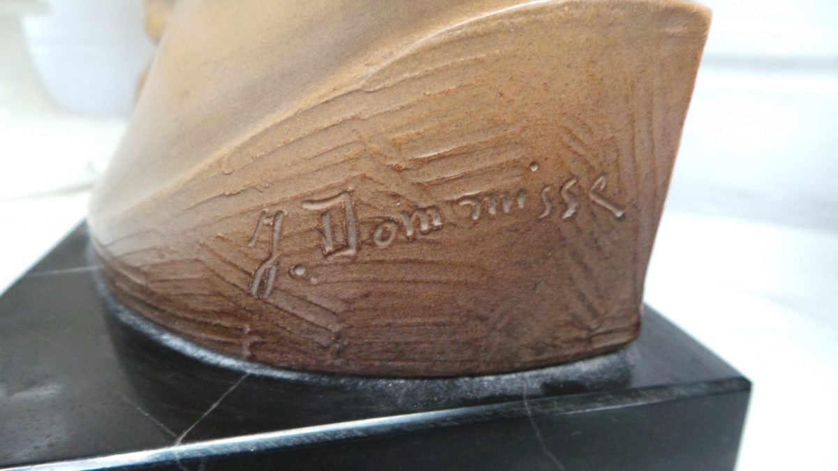 A beautiful Art Deco signed Terracotta mother and child bust statue, on a lovely black marble base in very good condition. Signed and made in Belgium.