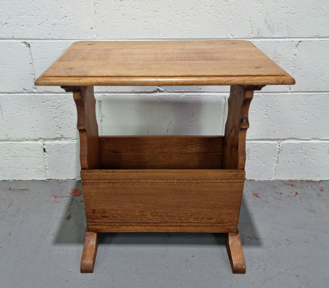 Arts & Crafts style magazine / newspaper rack side table. In very good original detailed condition.