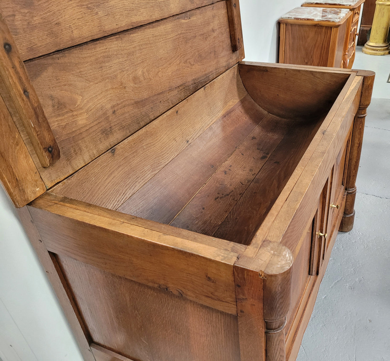 French 19th Century Oak dough bin buffet. The heavy solid top lifts upto reveal a half barrel compartment where traditionally flour and yeast were poured, mixed and proofed to grow into a nice dough.
Although originally intended for dough this would make an ideally TV cabinet with the two doors opening with plenty of storage.