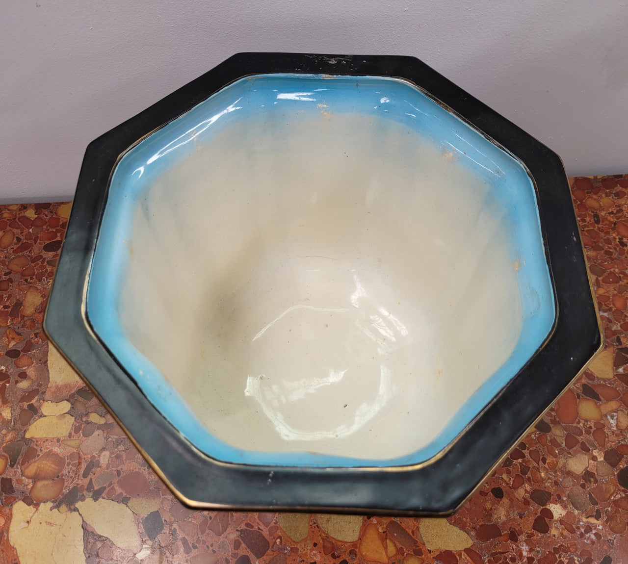 Stunning antique Jardinière with a black background and colorful oriental scene with gold trim. It is in good original condition It is in good original condition please view photos has they help form part of the description. Stamped "Olympic English Make"