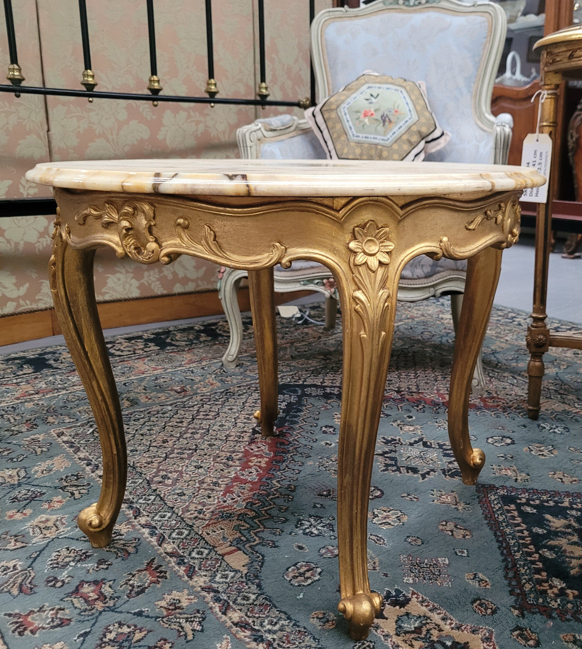 French Louis XV style gilt wood marble top coffee table or side table. It has been sourced from France and is in good original detailed condition.