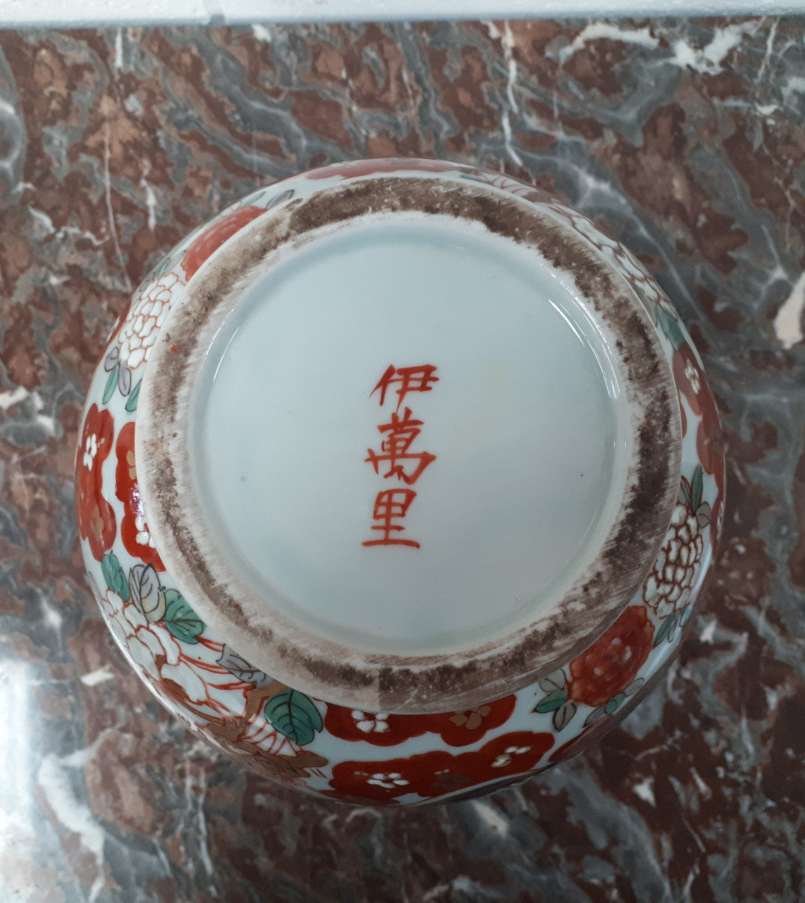 Antique Japanese Imari hand-painted vase. In good condition. Circa 1860.