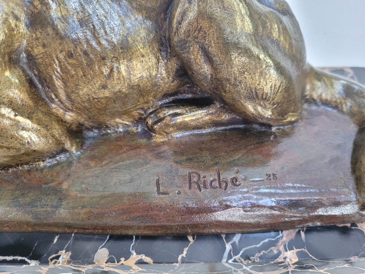 French Art Deco bronze figure on marble base circa 1925. Signed by Louis Riche (1877-1949) who specialized in sculpting animals in bronze with German Shepard being his specialty and considered a master at reproducing them. His first exhibit was at the age of 19.