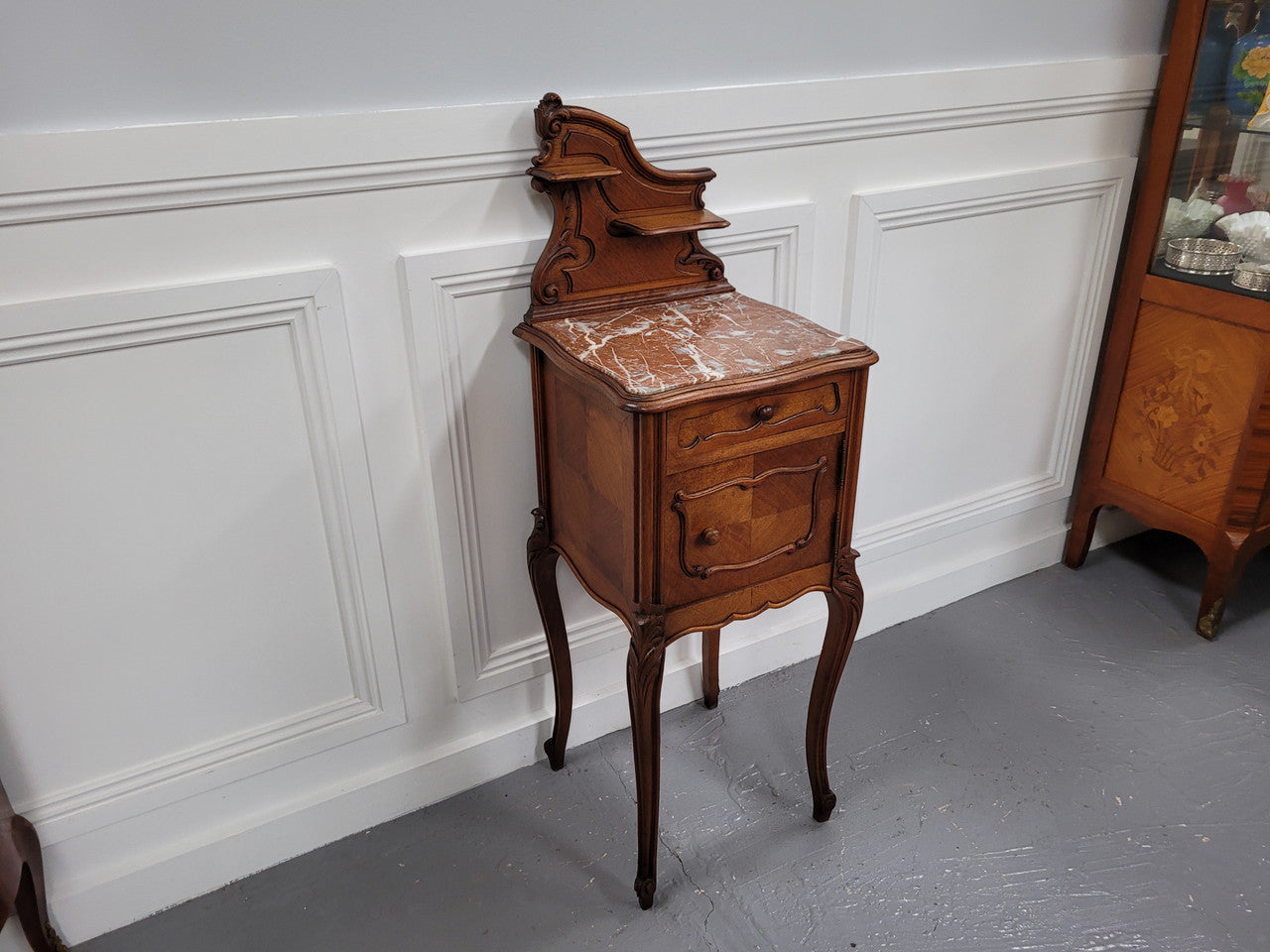 French Louis XV style Walnut single bedside cupboard with inset marble top. It has been sourced from France and is in good original detailed condition.