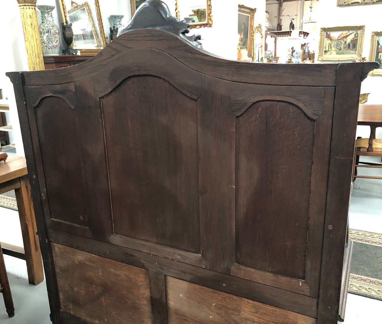 Beautifully carved French Oak hall seat with a lift up lid and storage space inside. In good original detailed condition.