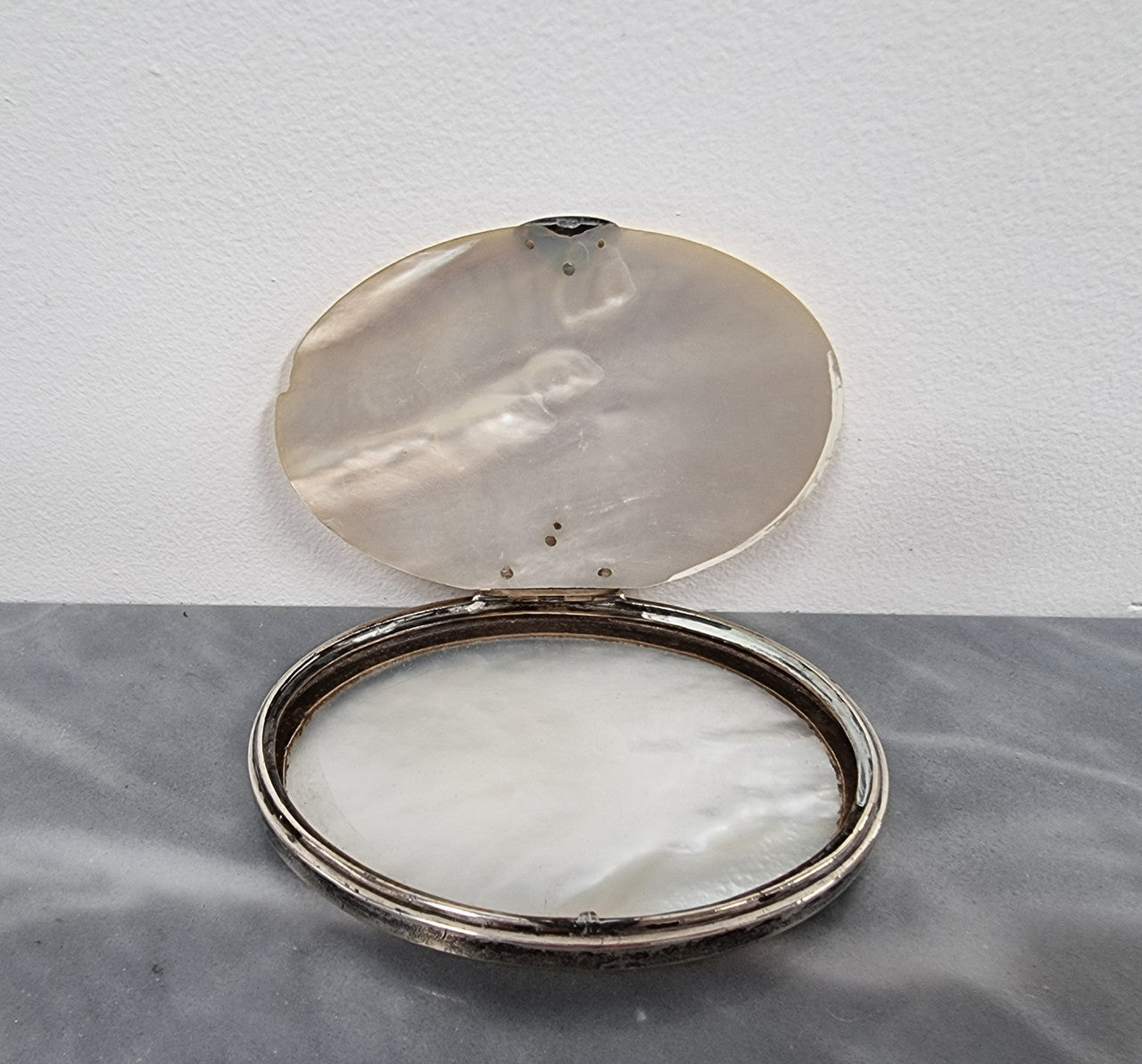 Stunning Oval Georgian Silver & Carved Mother of Peral Snuff Box