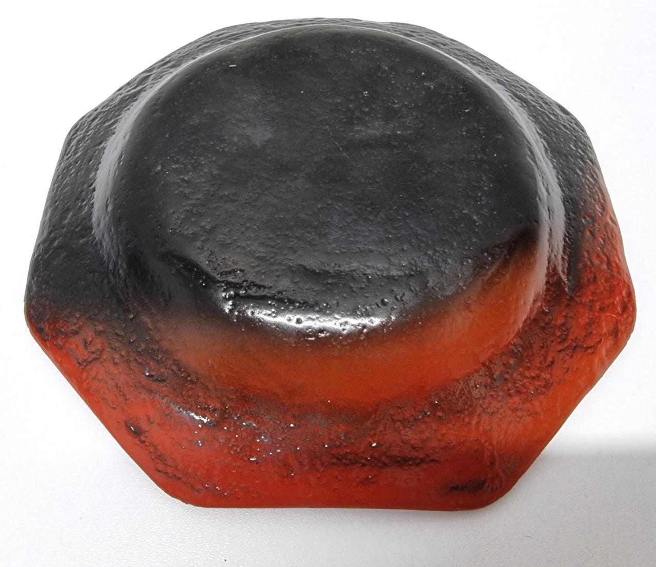 Eveline Schumann, signed, Australian Art Glass Bowl. Please note stand is not included. It is in good original condition and has been sourced locally. Please view photos as they help form part of the description.