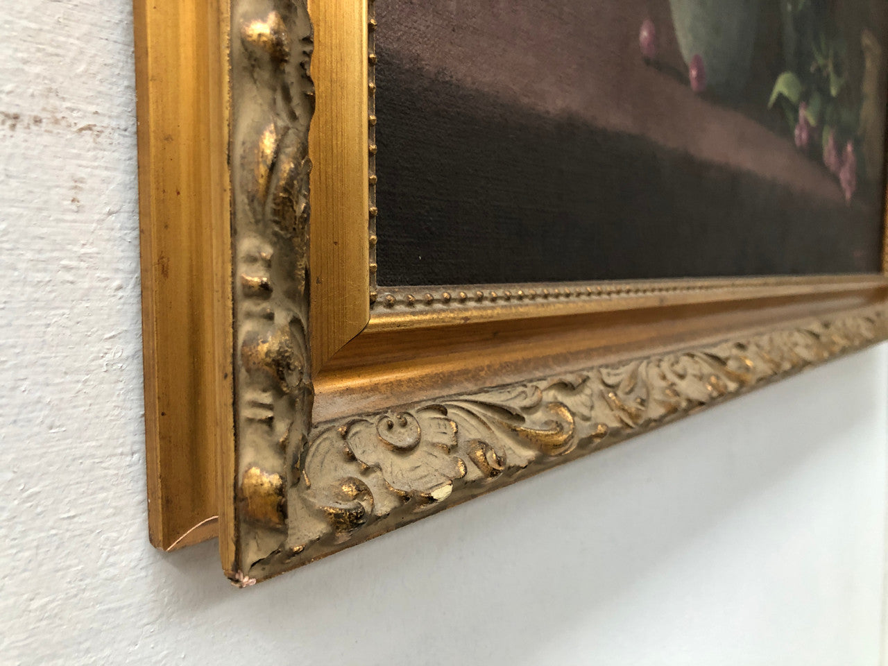 Beautiful signed framed oil on board in a gilt frame in good condition.