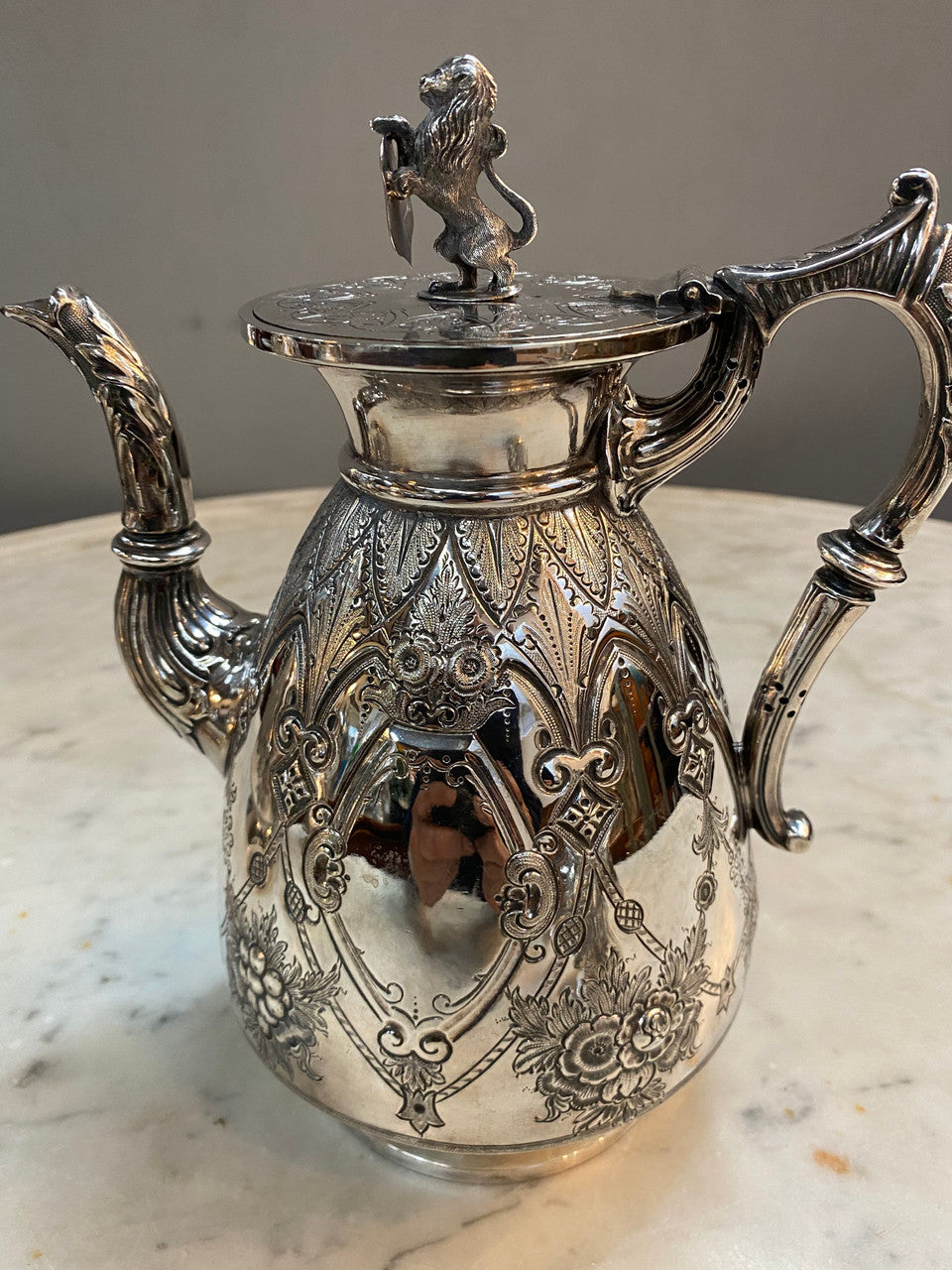 Amazing Quality Sheffield Plate Tea & Coffee Service By Walker & Hall
Gorgeous heavy quality Sheffield plate, tea & coffee service with lion finials.
The set is of the highest quality & has beautiful fine chasing & repoosse work. In very good original condition