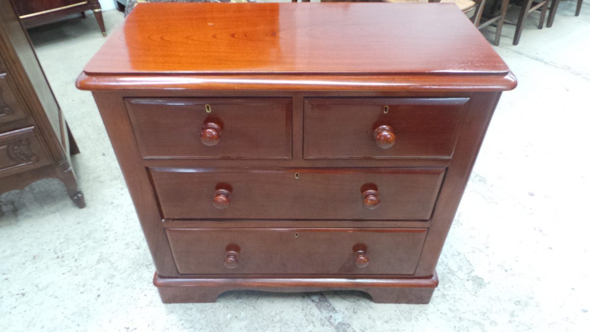 Beautiful Small Set of Mahogany Chest of Drawers