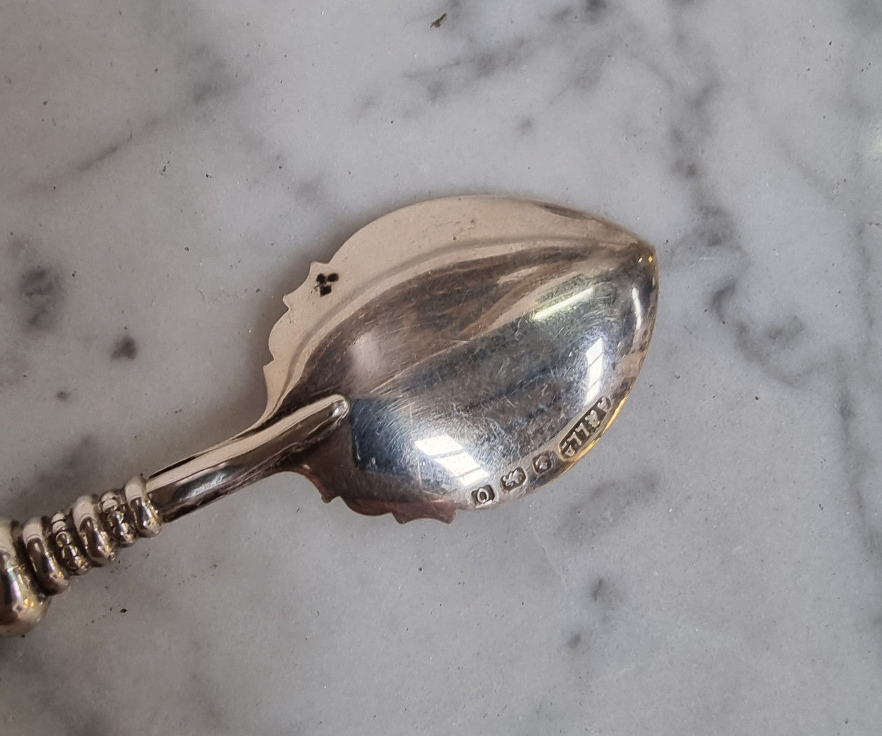 Very pretty Birmingham silver and Jade spoon that is in good original condition condition, please view photos as they help form part of the description.