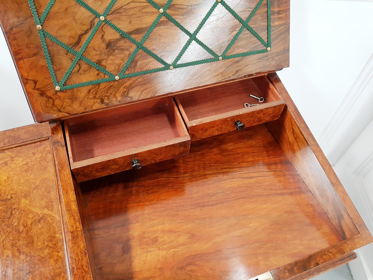 William IV Gillows Burr Walnut Davenport