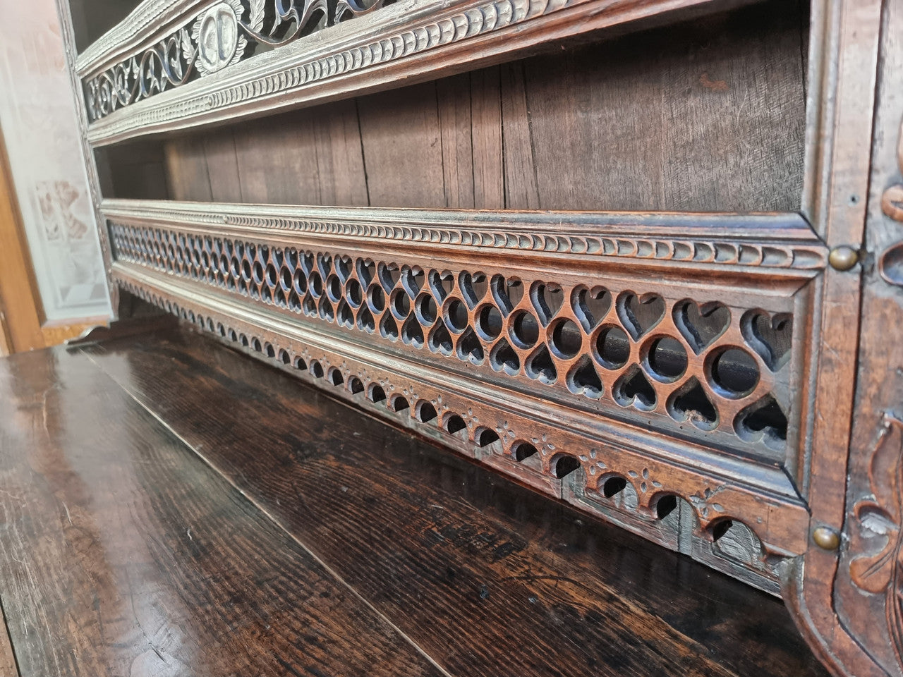 Absolutely stunning French early 18th century kitchen dresser/Vaisselier with beautiful carving and cupboards for storage . The top carved section has four shelves for display and is in good original detailed condition.