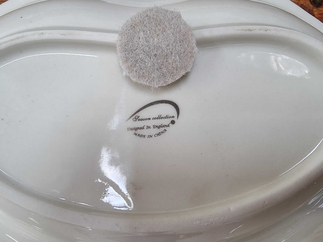 Vintage ceramic three sectional floral bowl with handle and gilt rim. Stamped underneath and in good original condition with no chips or cracks. Please view photos as they help form part of the description.