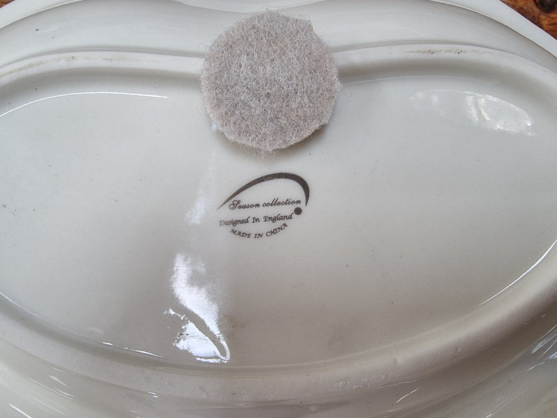Vintage ceramic three sectional floral bowl with handle and gilt rim. Stamped underneath and in good original condition with no chips or cracks. Please view photos as they help form part of the description.