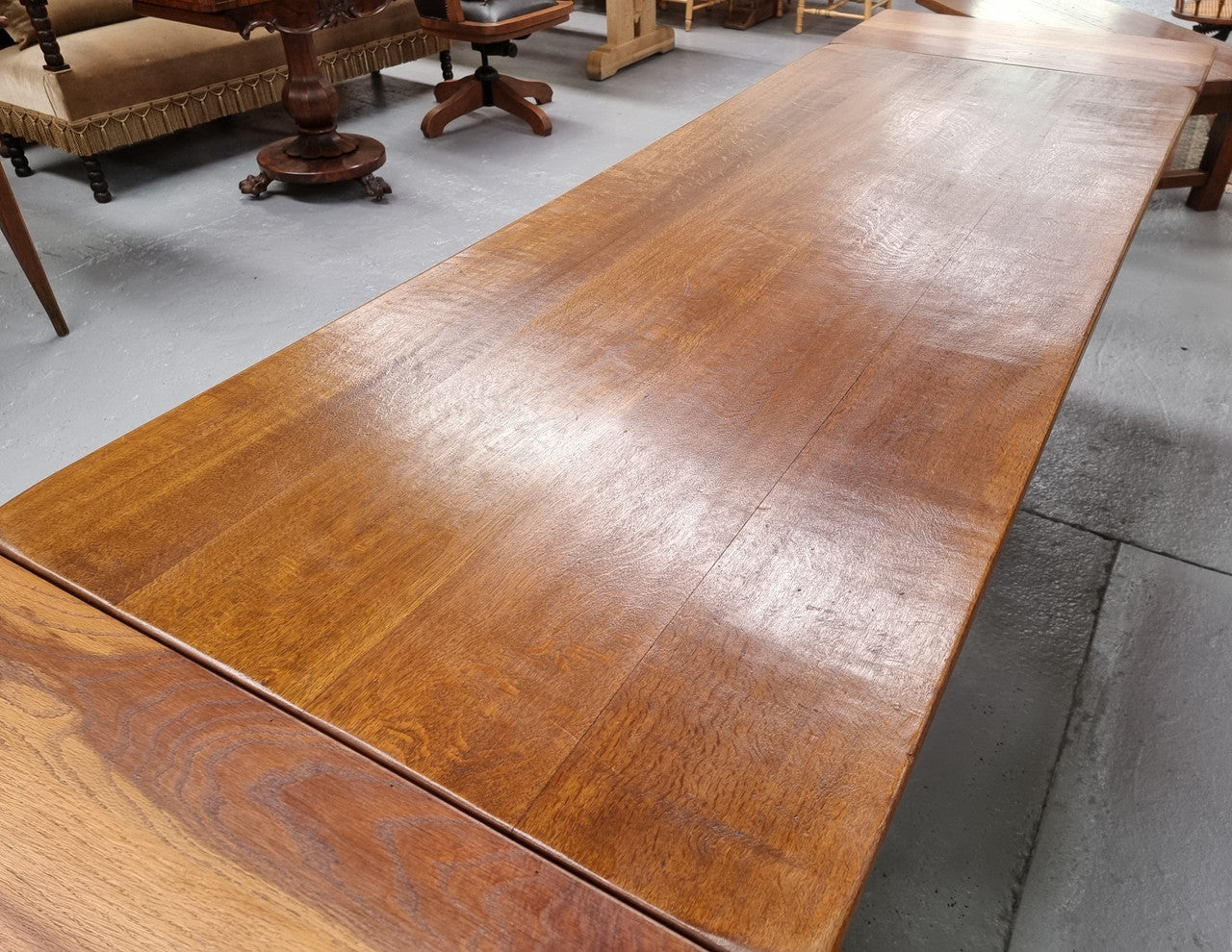 French Oak Farmhouse table with a beautiful pedestal base and can easily be extended by adding extension leaves at both ends. In good original restored condition.