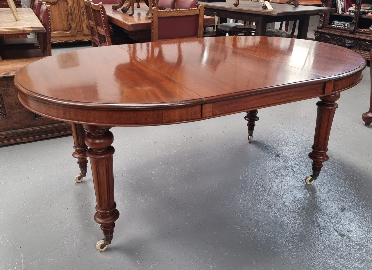 Amazing Victorian round Mahogany extension table. It comes with one extension leaf which can be added to the center of table when required. Sourced Locally and in good original detailed condition.
