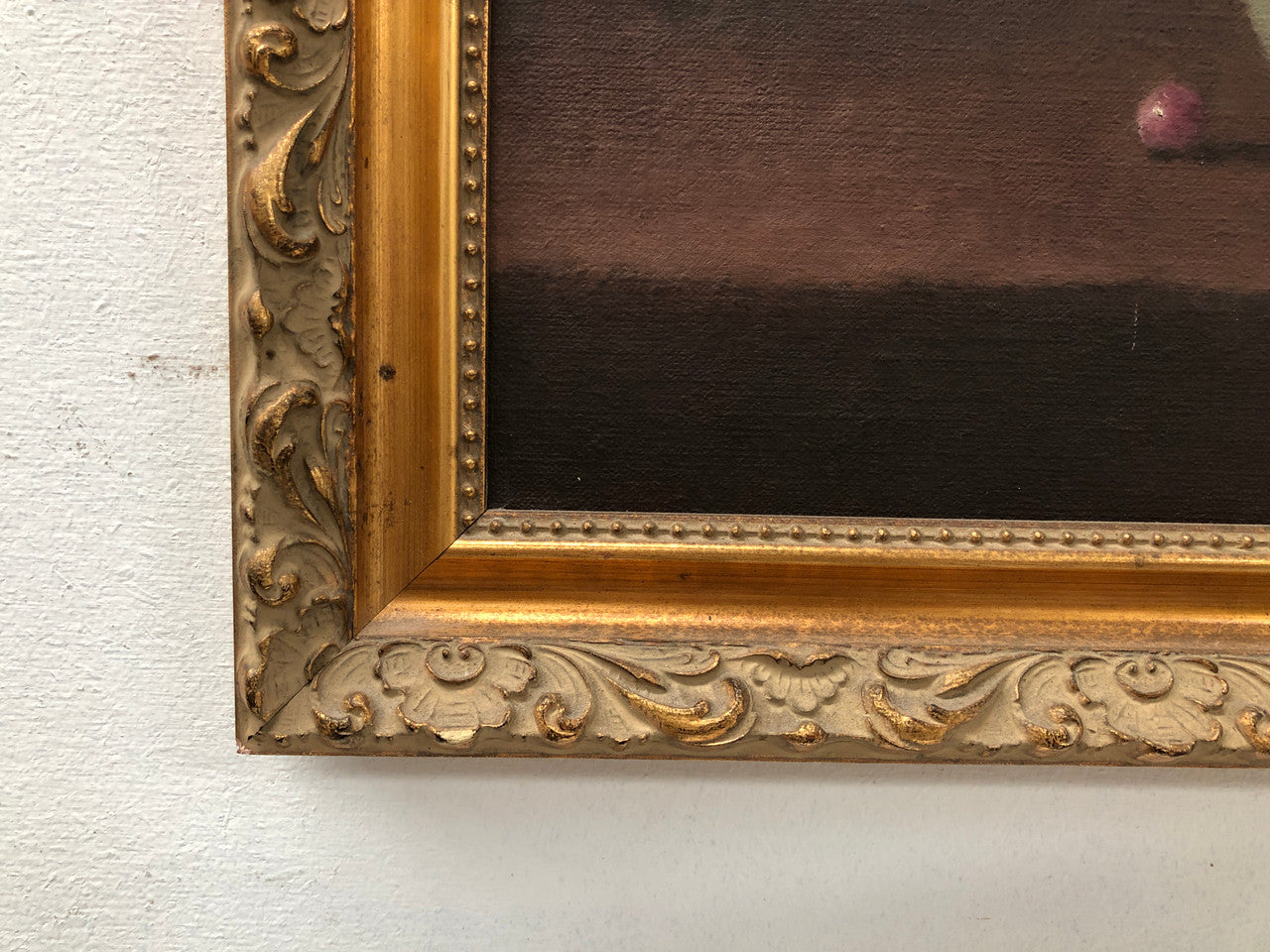 Beautiful signed framed oil on board in a gilt frame in good condition.