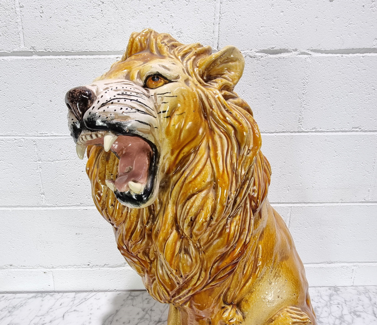 Stunning vintage Italian terra cotta glazed roaring lion. Beautifully made, great workmanship. Circa 1950's. In very good original condition.