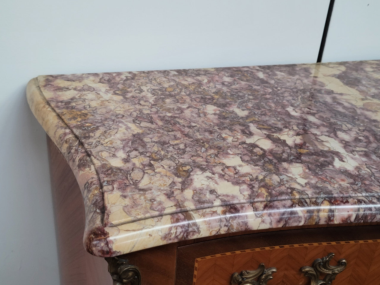 Walnut Louis XV style marble top abbattant with beautiful parquetry inlay and ormolu mounts. It has plenty of storage space with four large drawers and four smaller internal drawers. Beautiful drop down desk with a leather insert. In very good original detailed condition.