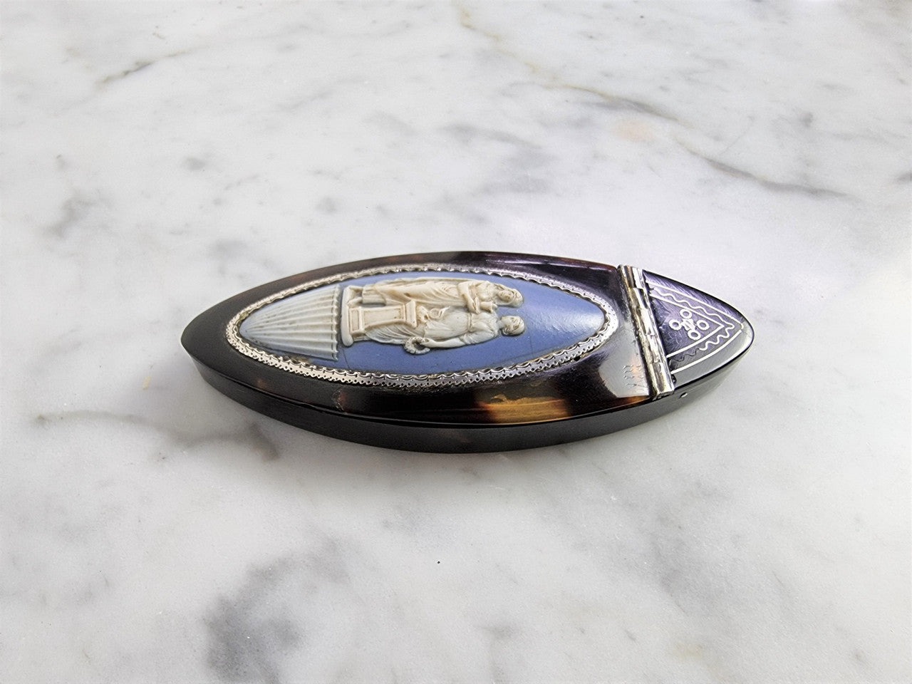 Rare Georgian Tortoiseshell and Jasper Ware and Silver snuff box. Oval shape and is in good original condition, please view photos as they help form part of the description.