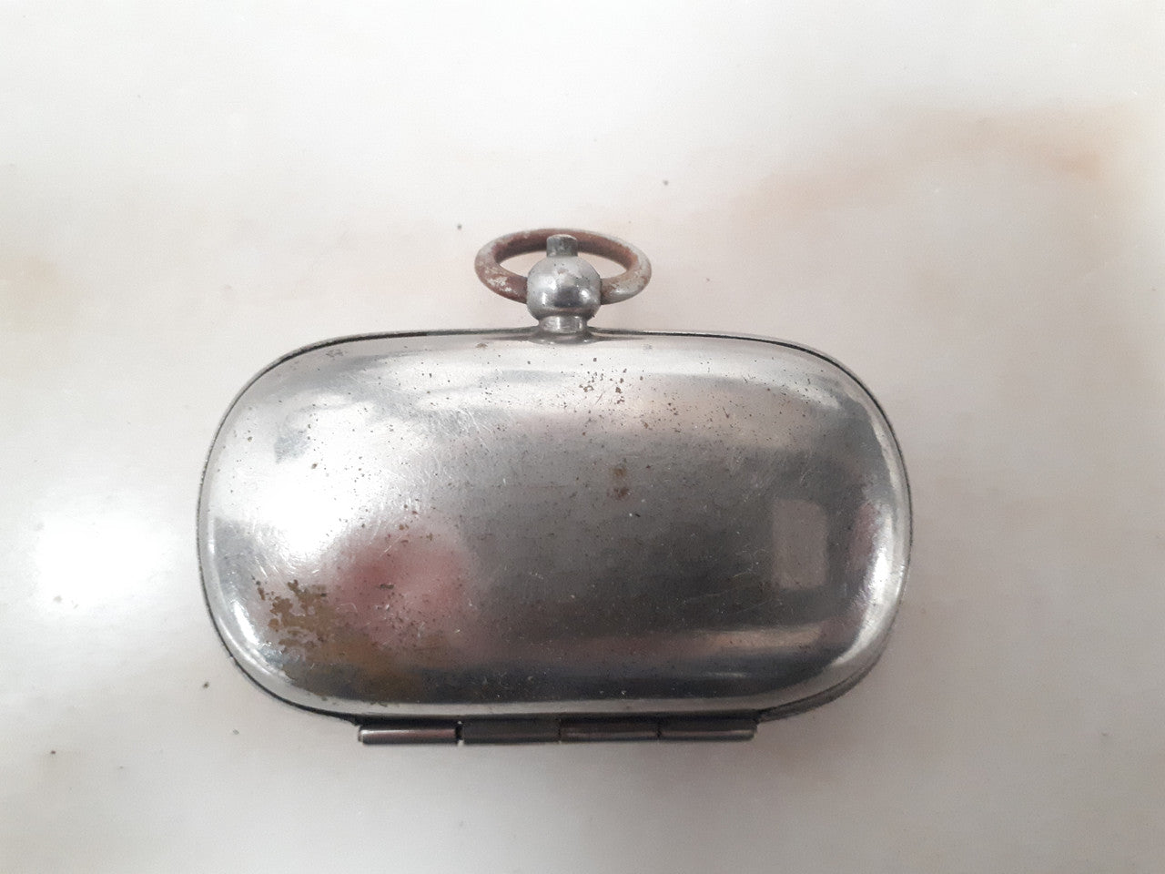 Antique nickle plated double sovereign case. In good original condition.