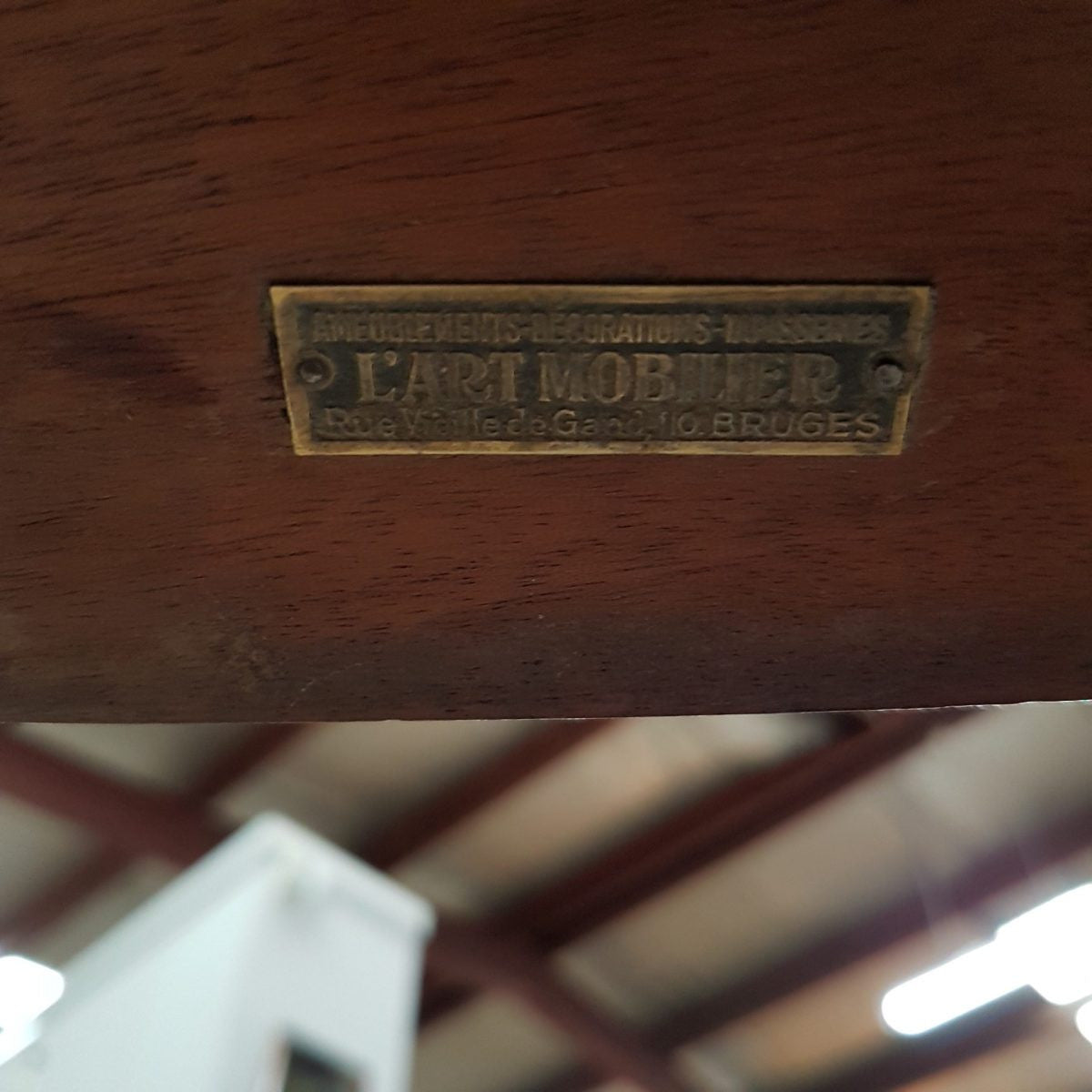 A rare French Art Deco Amboyna Poudreuse (vanity/dressing table), with a top that lifts up to storage, two pull out drawers and original fitted mirror. In good restored condition.