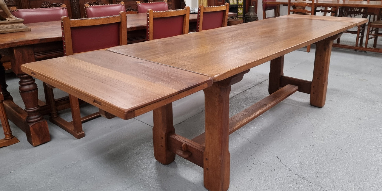 French Oak Farmhouse table with a beautiful pedestal base and can easily be extended by adding extension leaves at both ends. In good original restored condition.