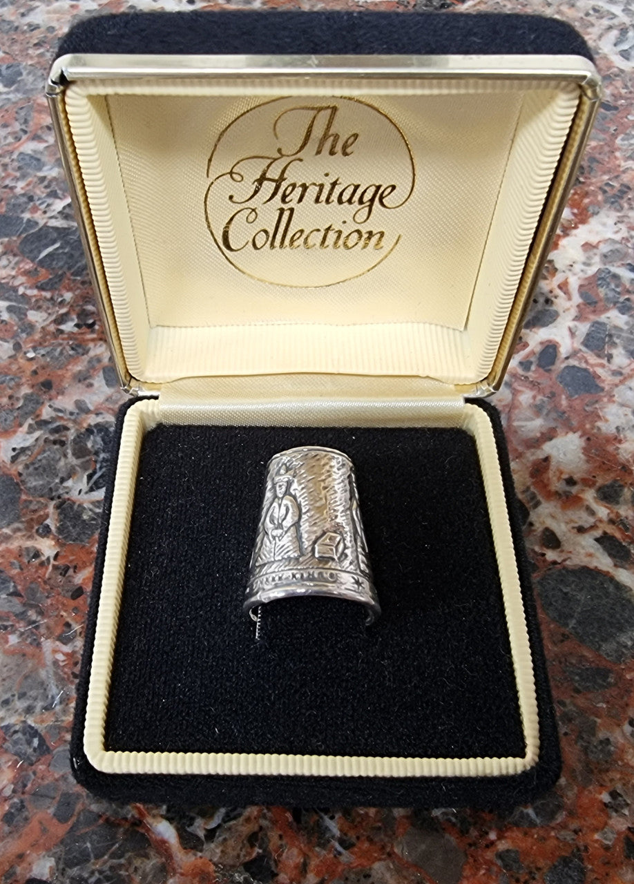 Sterling silver boxed thimble from the Heritage Collection “Three Kings”. Birmingham 1991.