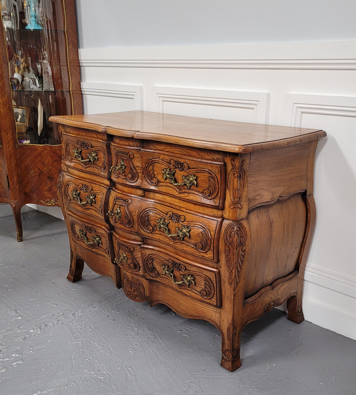 French Antique Louis XIV style Oak wooden top commode. It has a stunning serpentine bombe shape front along with amazing handles and carvings. It comes with three beautiful keys as pictured and comes with working locks. It has been sourced from France and in good original detailed condition.