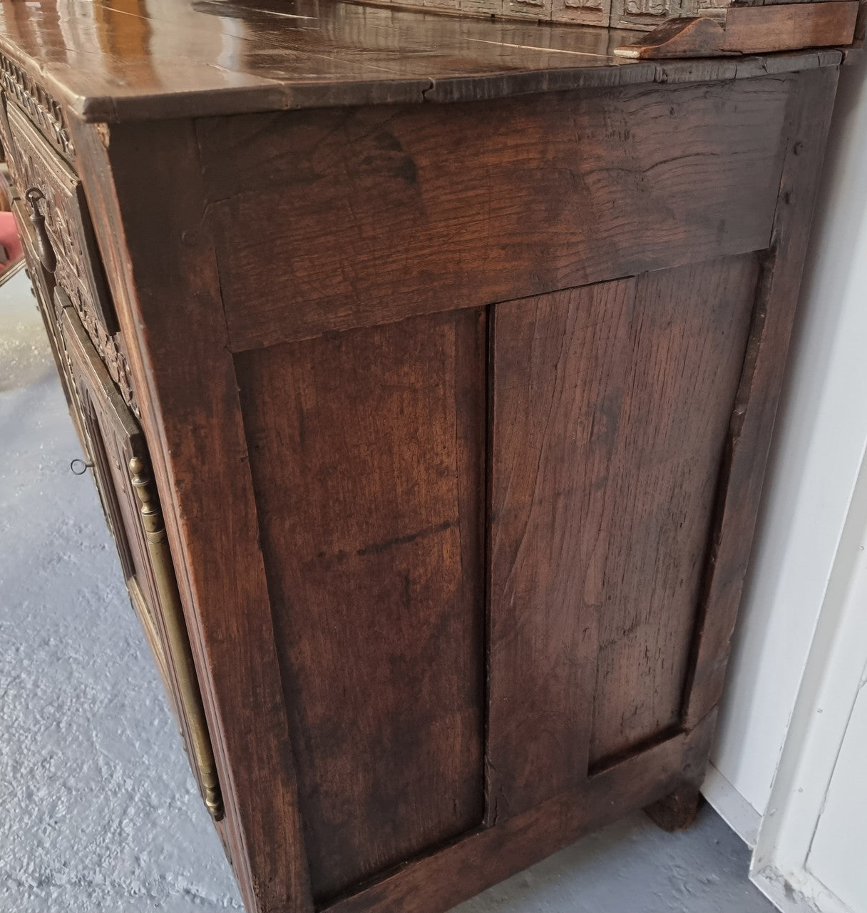 Absolutely stunning French early 18th century kitchen dresser/Vaisselier with beautiful carving and cupboards for storage . The top carved section has four shelves for display and is in good original detailed condition.