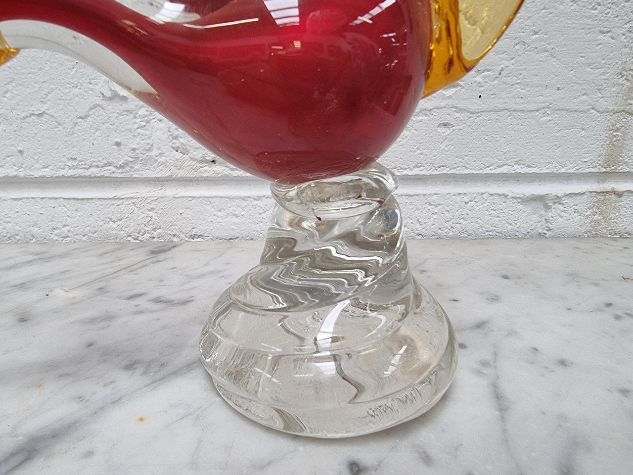 Beautiful Murano glass bird with its original sticker underneath in good original condition.
