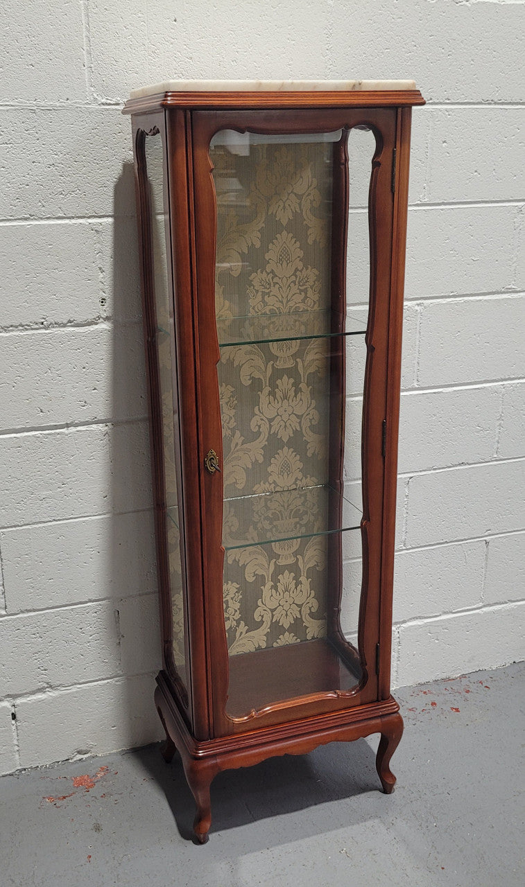 French Louis XV style small scaled display cabinet with marble top. It is of pleasing proportions with a lovely olive french damask fabric back and two glass shelves. In good original detailed condition.