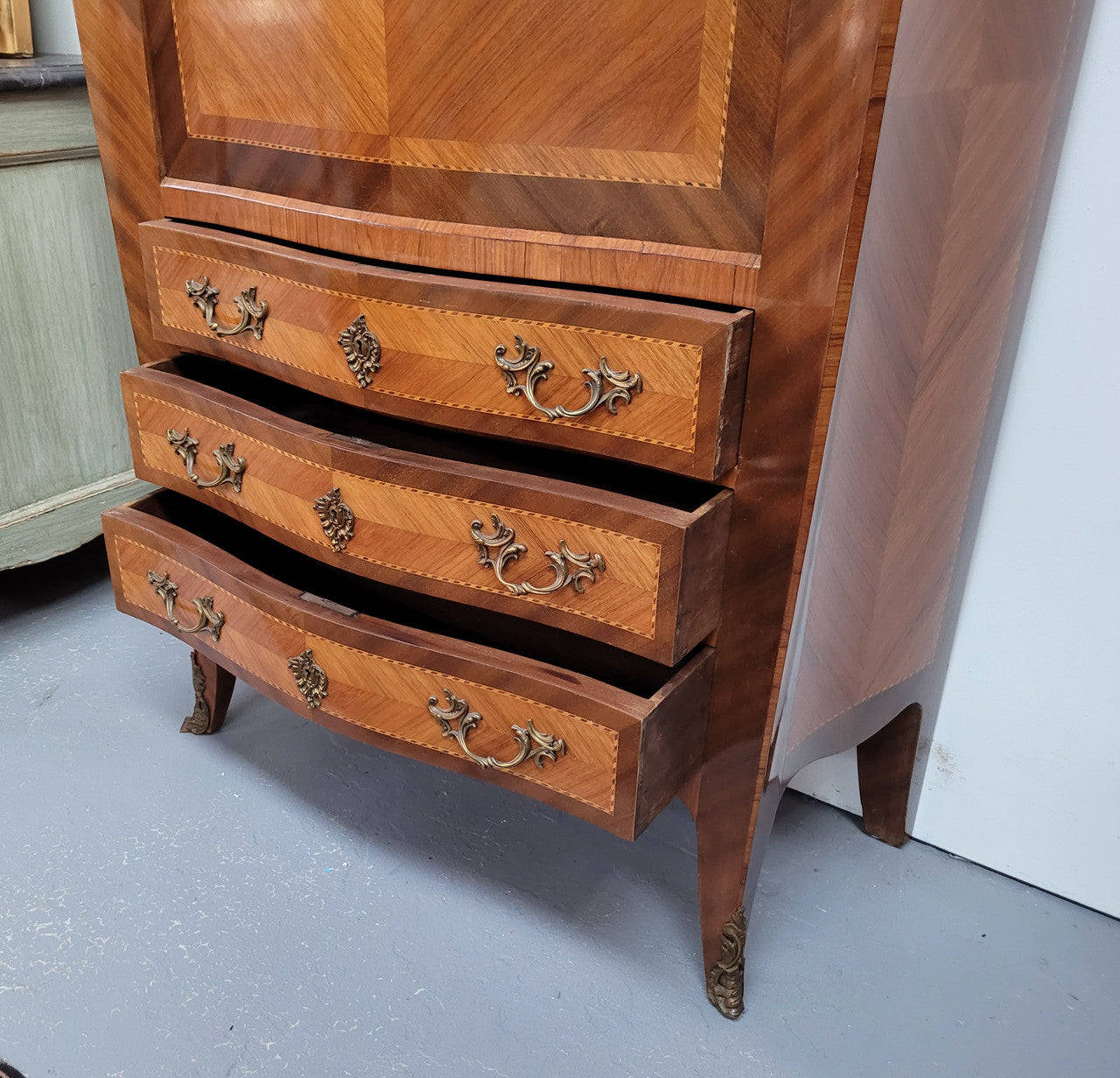Walnut Louis XV style marble top abbattant with beautiful parquetry inlay and ormolu mounts. It has plenty of storage space with four large drawers and four smaller internal drawers. Beautiful drop down desk with a leather insert. In very good original detailed condition.