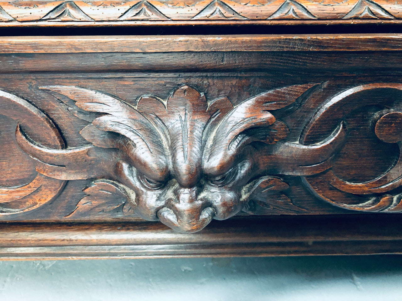 Amazing dark Oak heavily carved Gothic style bookcase with lovely details and adjustable shelves in good original detailed condition. The doors currently have no glass which can easily be added or be left with open shelves.