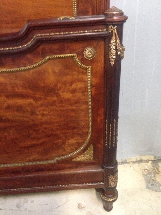 Stunning Flame Mahogany Queen Bed