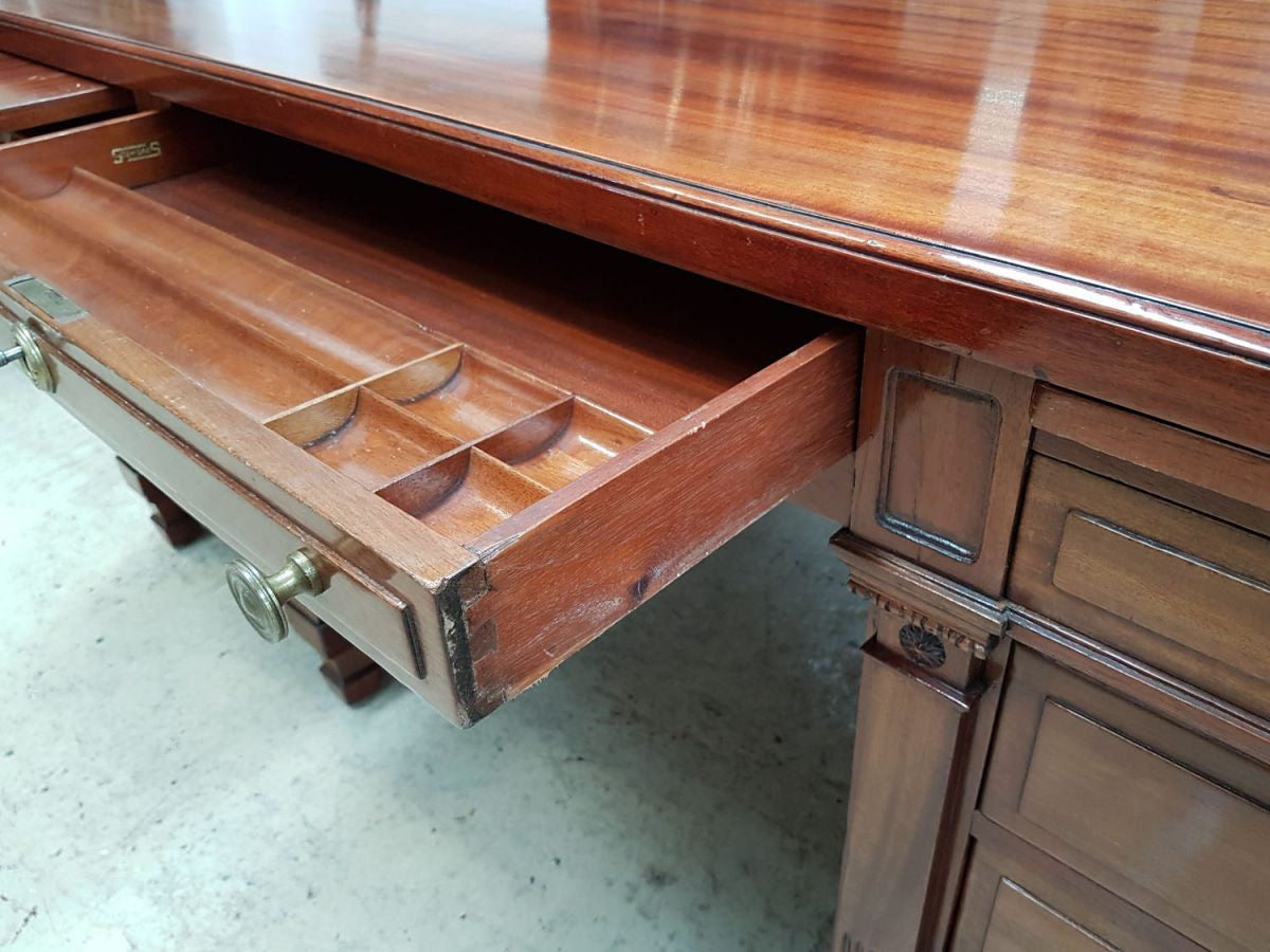 American 19th century Mahogany Partners Desk