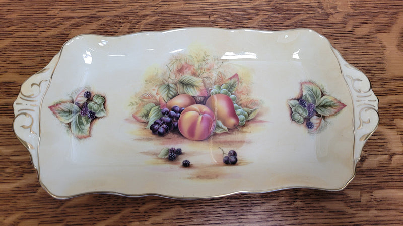 Lovely Aynsley orchard gold serving tray, in good orginal condition. Please view photos as it forms part of the description.
