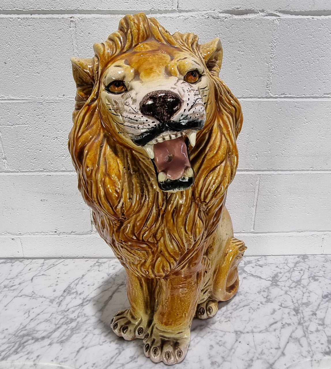 Stunning vintage Italian terra cotta glazed roaring lion. Beautifully made, great workmanship. Circa 1950's. In very good original condition.