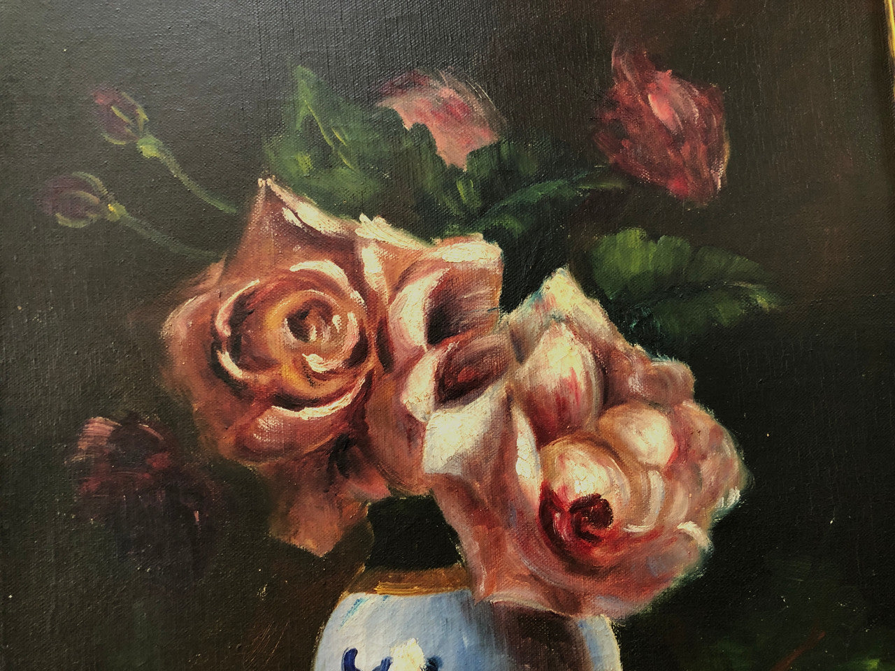 Stunning French signed floral oil on canvas painting of roses in a beautiful decorative frame and in good condition.