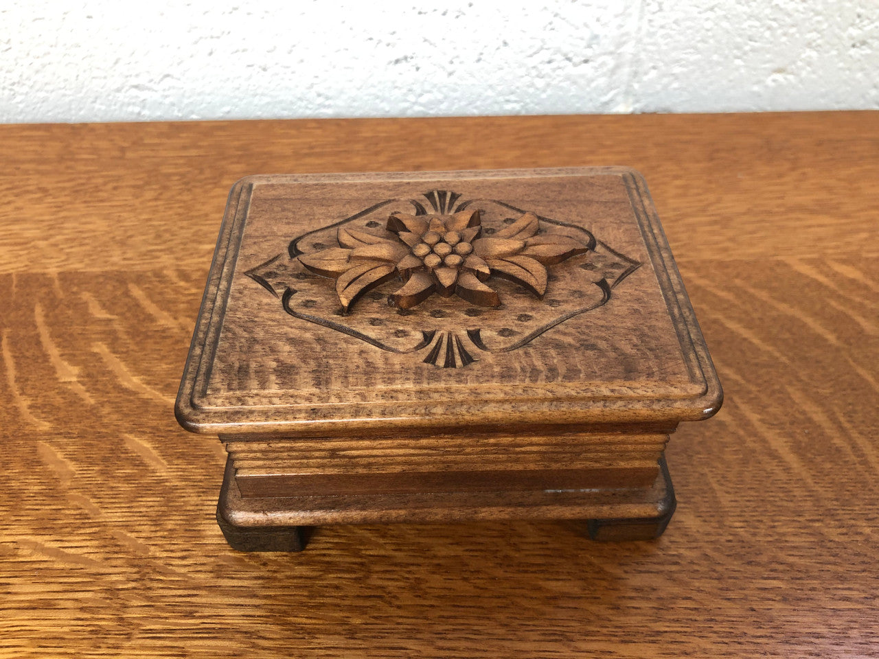 Beautiful Swiss carved wooden musical trinket box. In good clean original working condition.