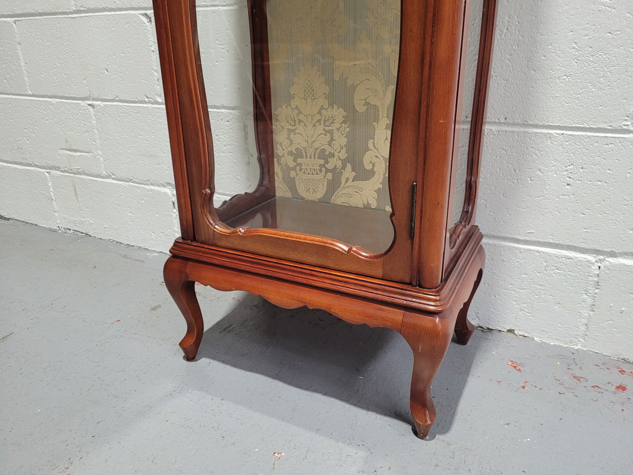 French Louis XV style small scaled display cabinet with marble top. It is of pleasing proportions with a lovely olive french damask fabric back and two glass shelves. In good original detailed condition.