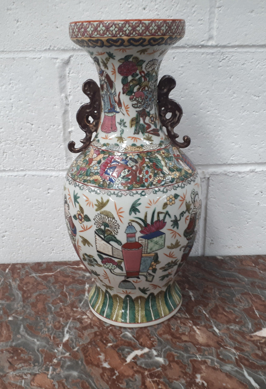 Antique 19th Century Chinese export hand-painted Qing Dynasty vase. Chien-Lung base. Rego mark to (1736-1795)
