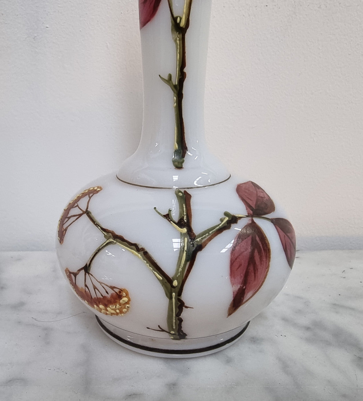 Decorative Antique floral hand painted milk glass vase in good original condition, please view photos as they help form part of the description.
