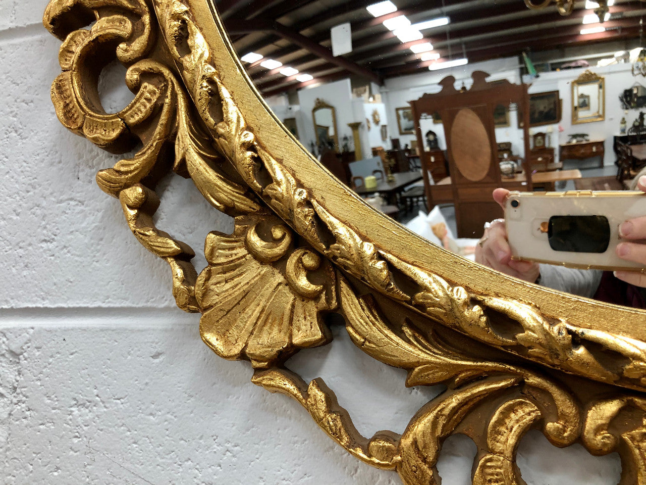 Lovely French round, gilt floral convex mirror. Mirror has lovely detail and in good condition.
Mirror diameter is 49 cm.