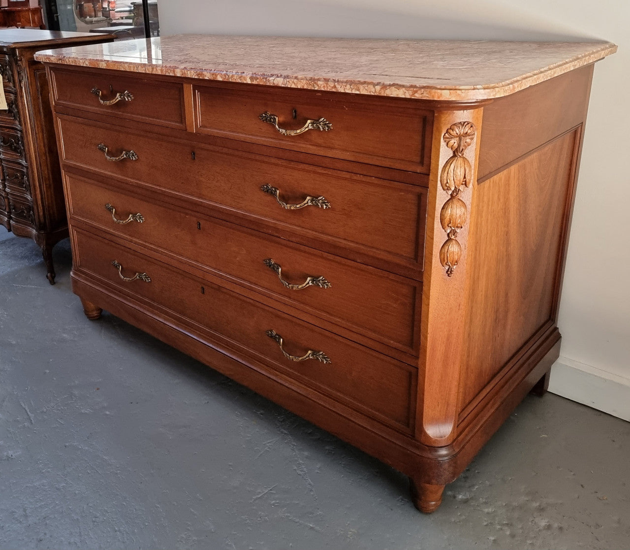 French Louis 16th style Walnut marble top commode. It has a beautiful marble top and has five drawers. In good original detailed condition. Please note keys are not included.