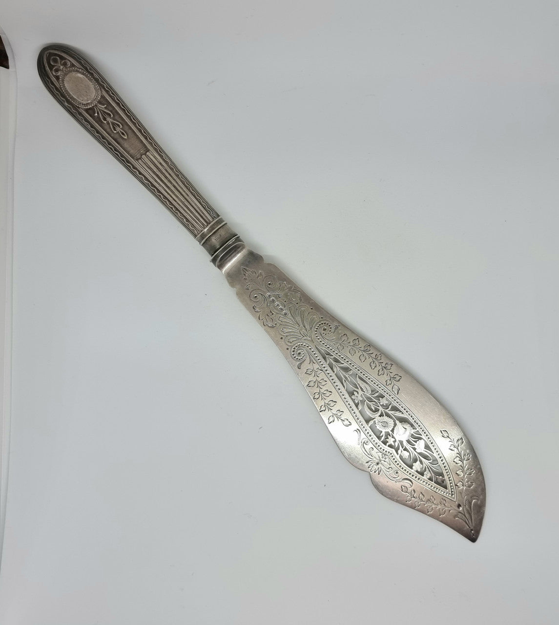 Very decorative pair of Edwardian silver plate Fish servers, in good original condition.